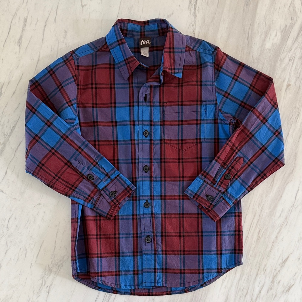 Tea Collection Boys Plaid Shirt - Red and Blue Holiday Plaid, size 6.